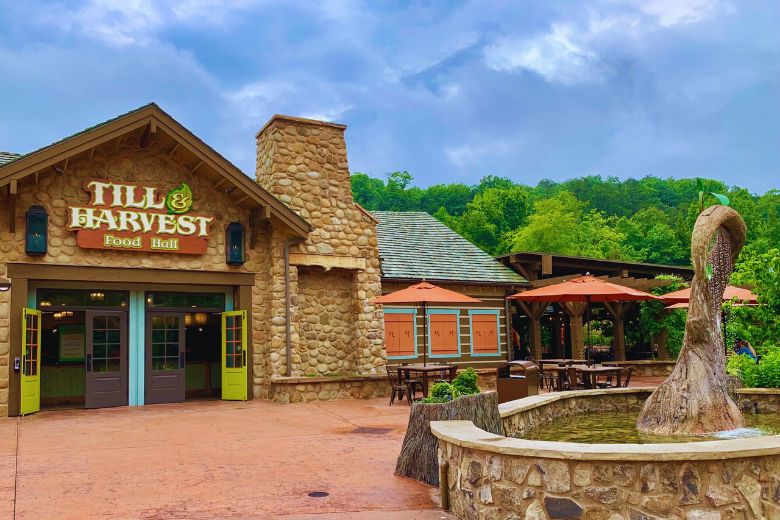Top 8 Restaurants & Must-Eat Spots at Dollywood
